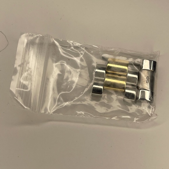 Two tone Michael kors watch - Picture 3 of 5